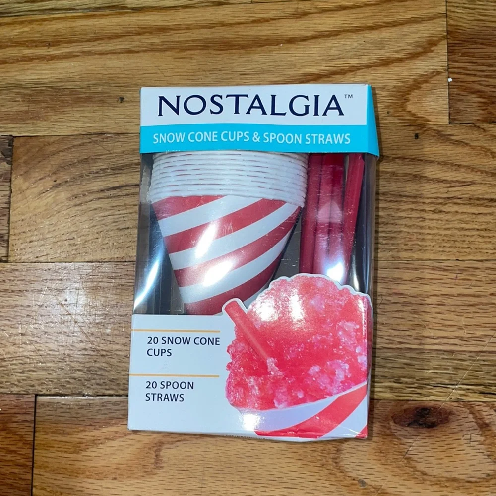 NEW Nostalgia Electrics Shave Ice & Snow Cone Maker w 20 cups & straw